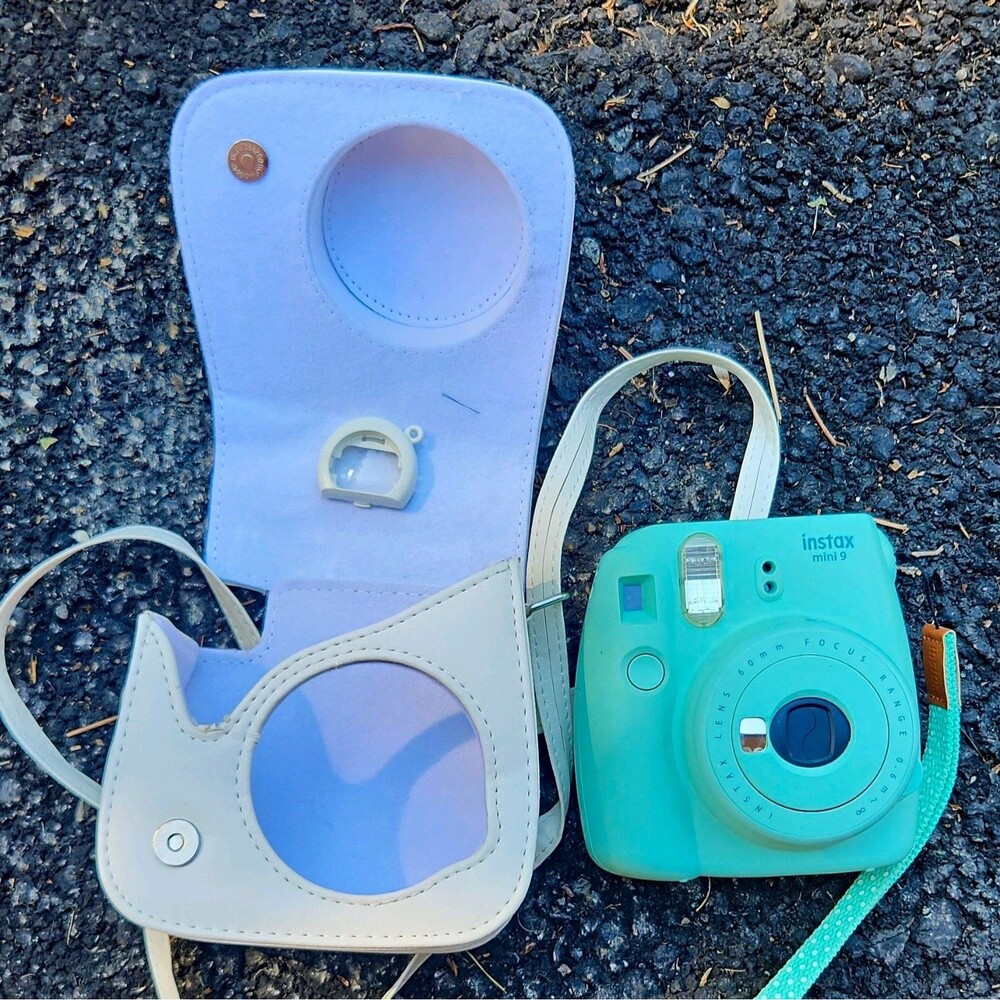 Fujifilm Instax Mini 9 Camera with Case Mint Green